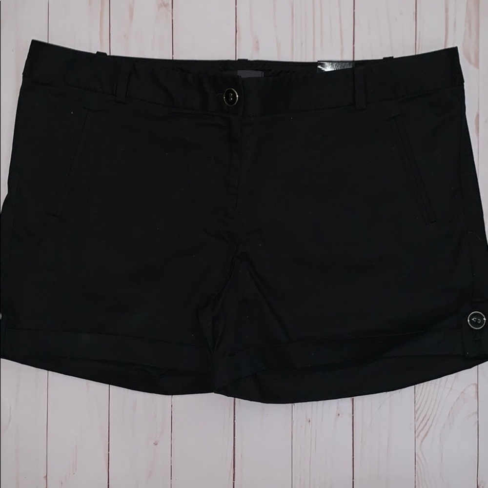 NEW🌸The Limited black button detail shorts